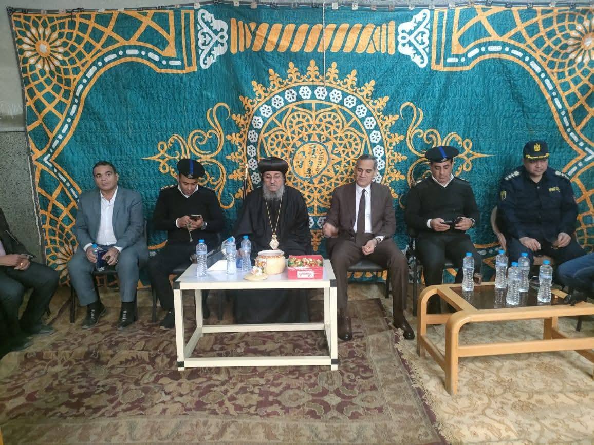 مدير أمن الأقصر يزور كنيسة مارجرجس بأرمنت الوابورات