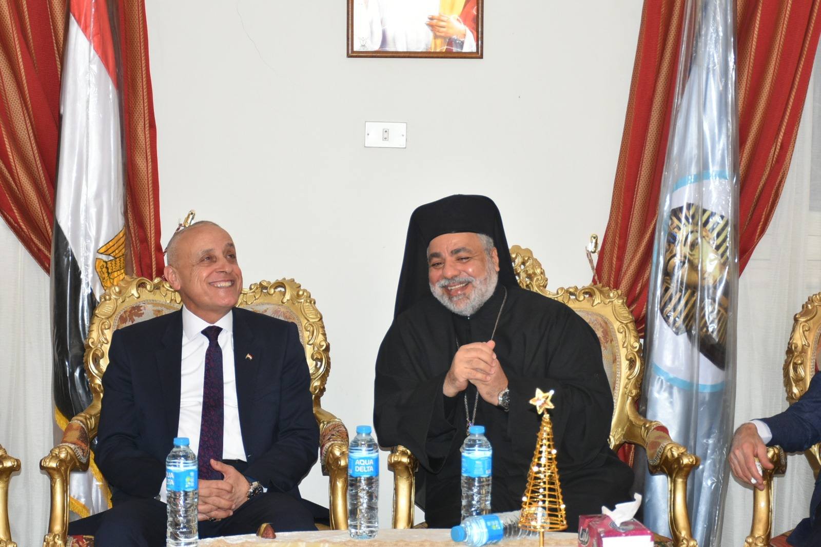 محافظ الأقصر يهنئ البابا تواضروس الثانى ويزور الكنائس للتهنئة ...