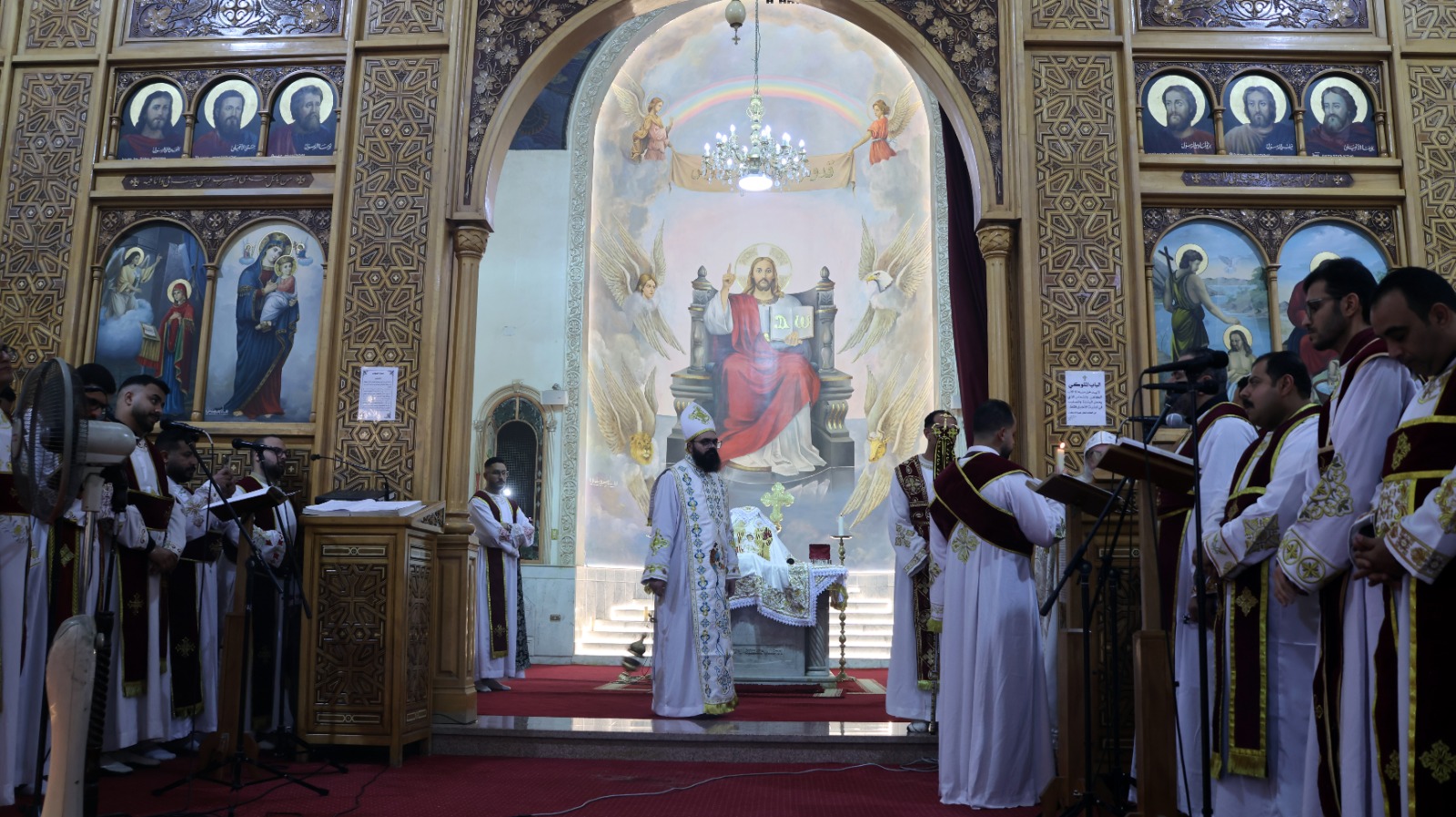 جانب من قداس عيد الميلاد بمطرانية الأقباط الأرثوذكس بالإسماعيلية  (1)