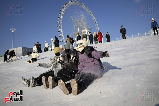 حضور كبير من السكان على مهرجان الجليد والثلج