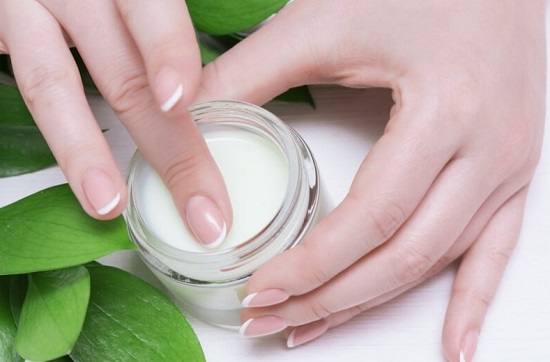 وصفات طبيعية لترطيب اليدين 