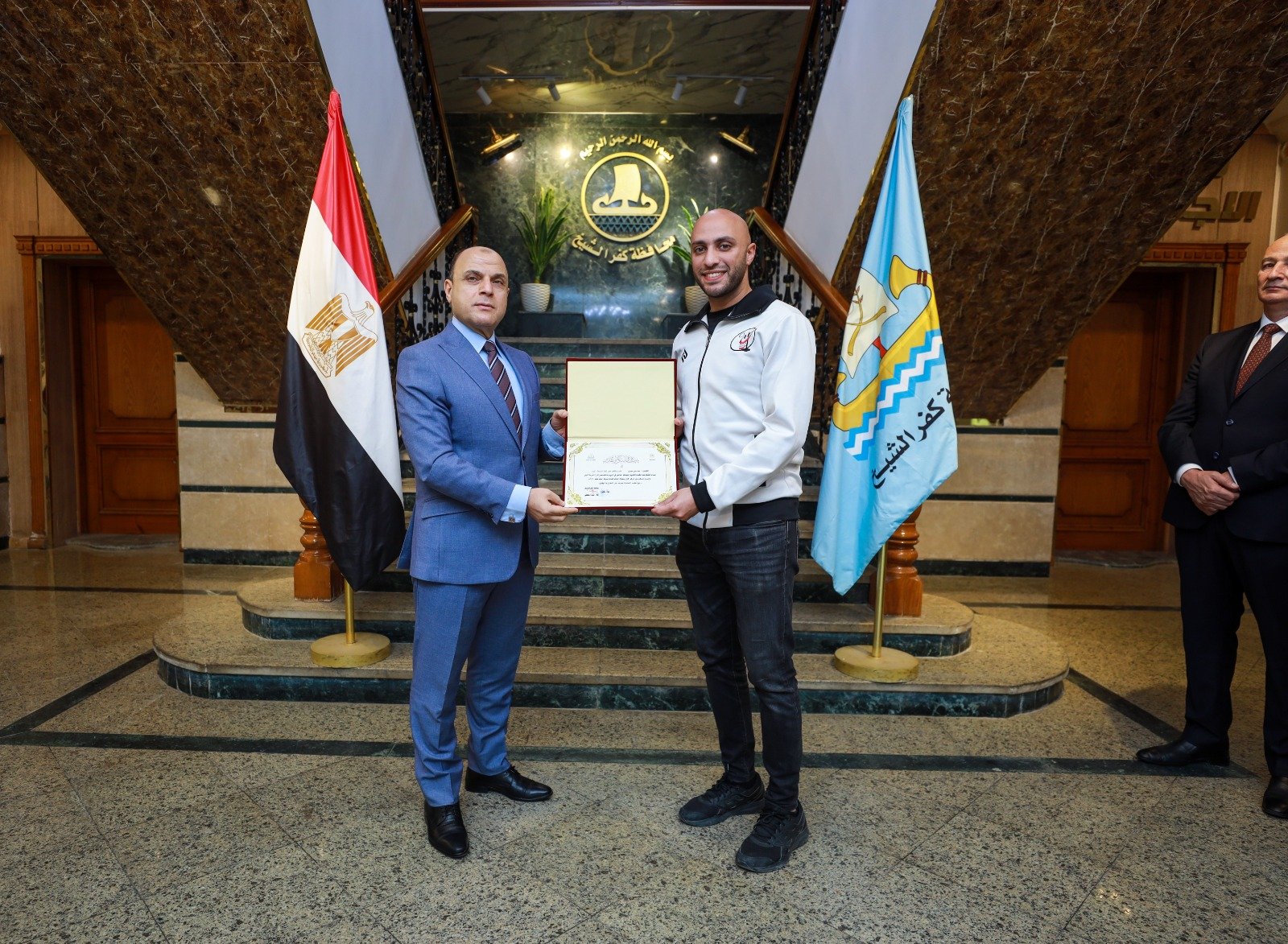 تكريم يوسف كامل بطل العالم في كرة السرعة تكريم يوسف كامل بطل العالم في كرة السرعة