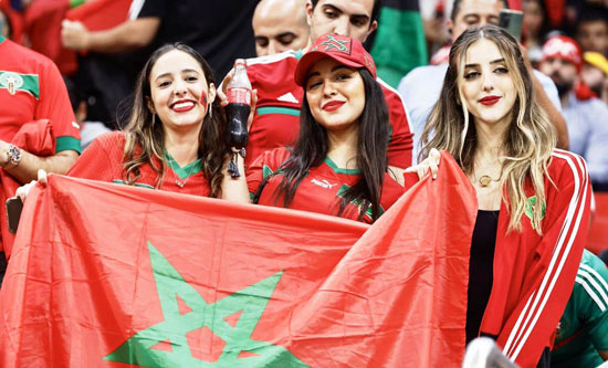 فتيات المغرب يزين المدرجات
