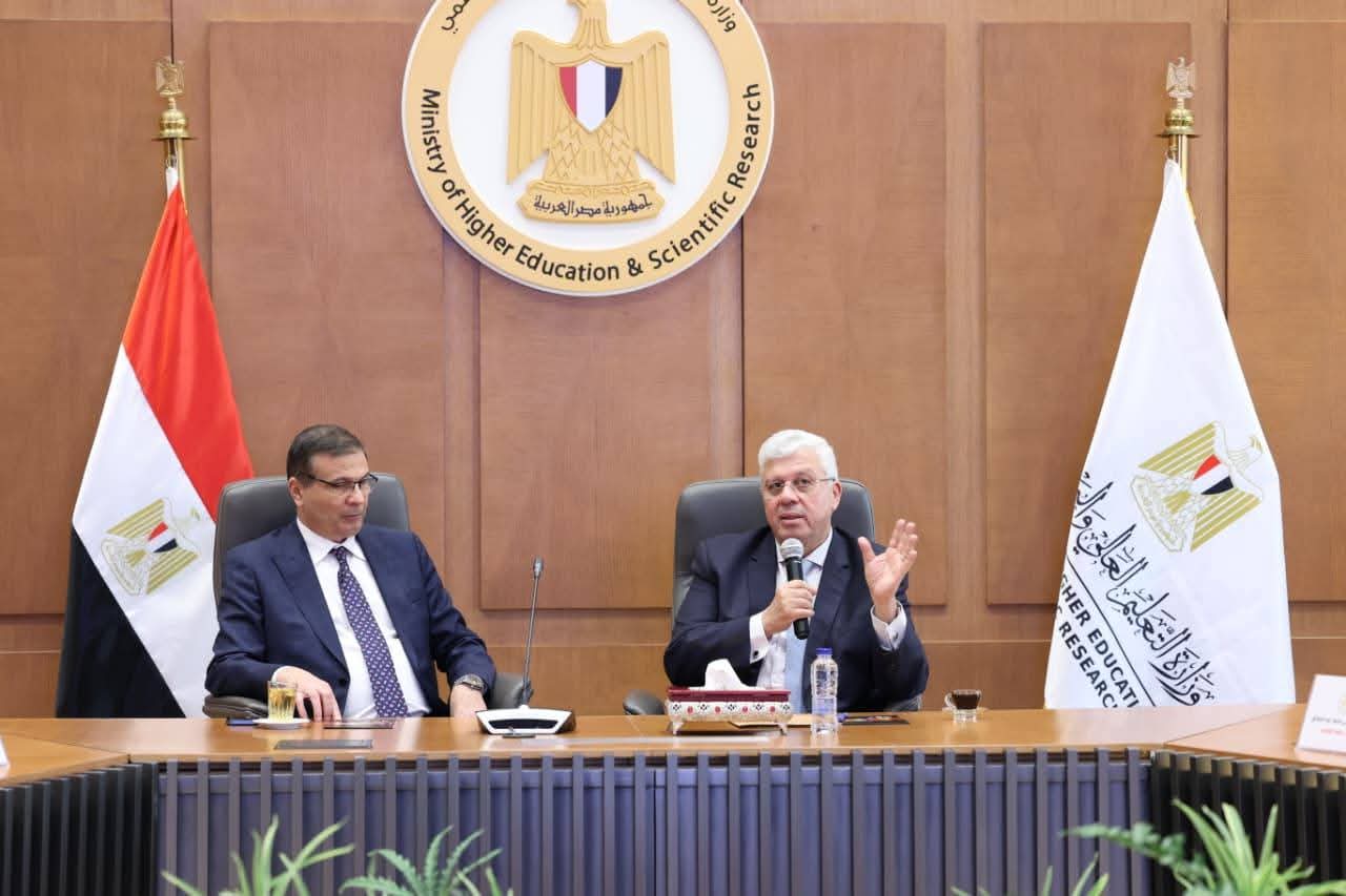 الدكتور أيمن عاشور وزير التعليم العالى وعلاء فاروق وزير الزراعة