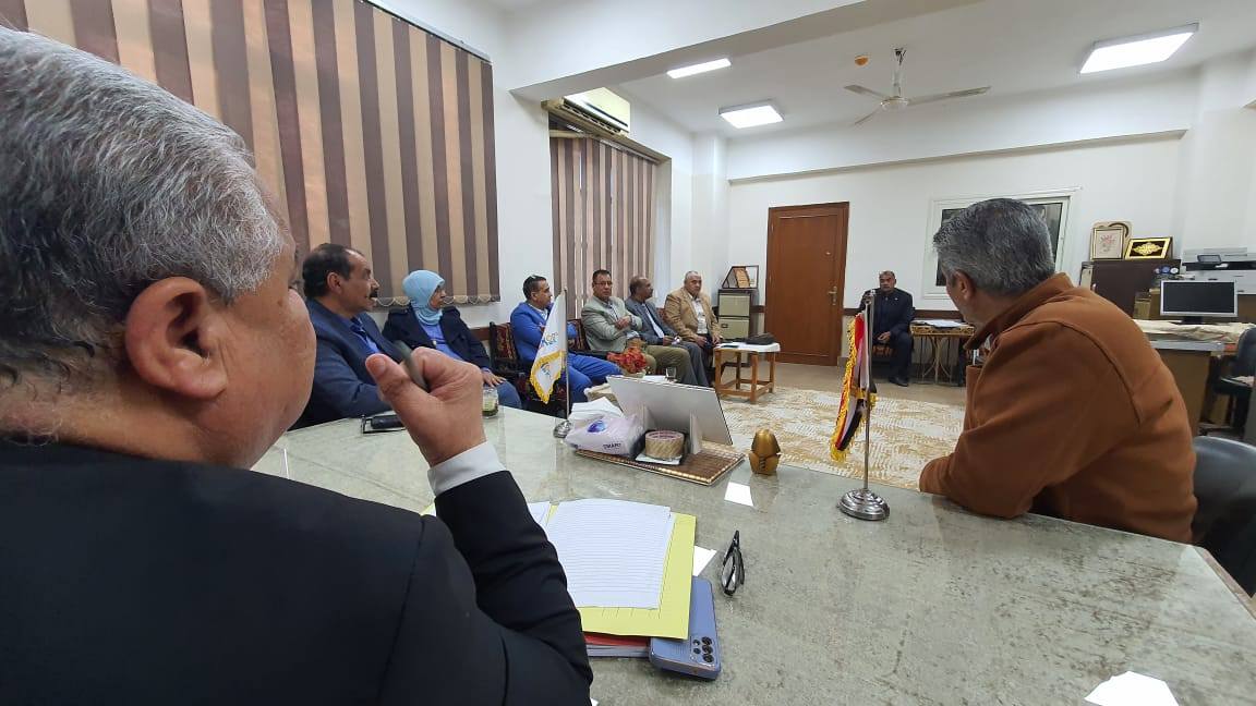 وكيل تعليم الأقصر يؤكد على تحقيق الإنضباط خلال سير العملية الإمتحانية وكيل تعليم الأقصر يؤكد على تحقيق الإنضباط خلال سير العملية الإمتحانية