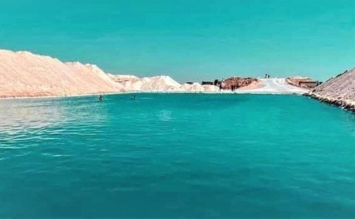 بحيرات الملح من المقاصد الممتعة في سيوة بحيرات الملح من المقاصد الممتعة في سيوة