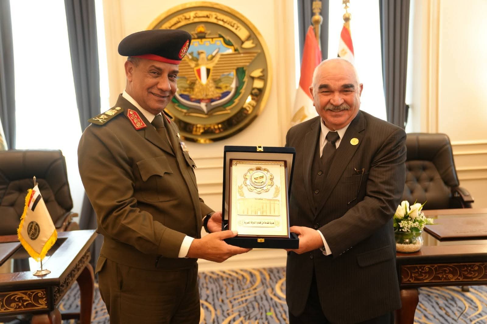 جانب من توقيع الاتفاقية (2)