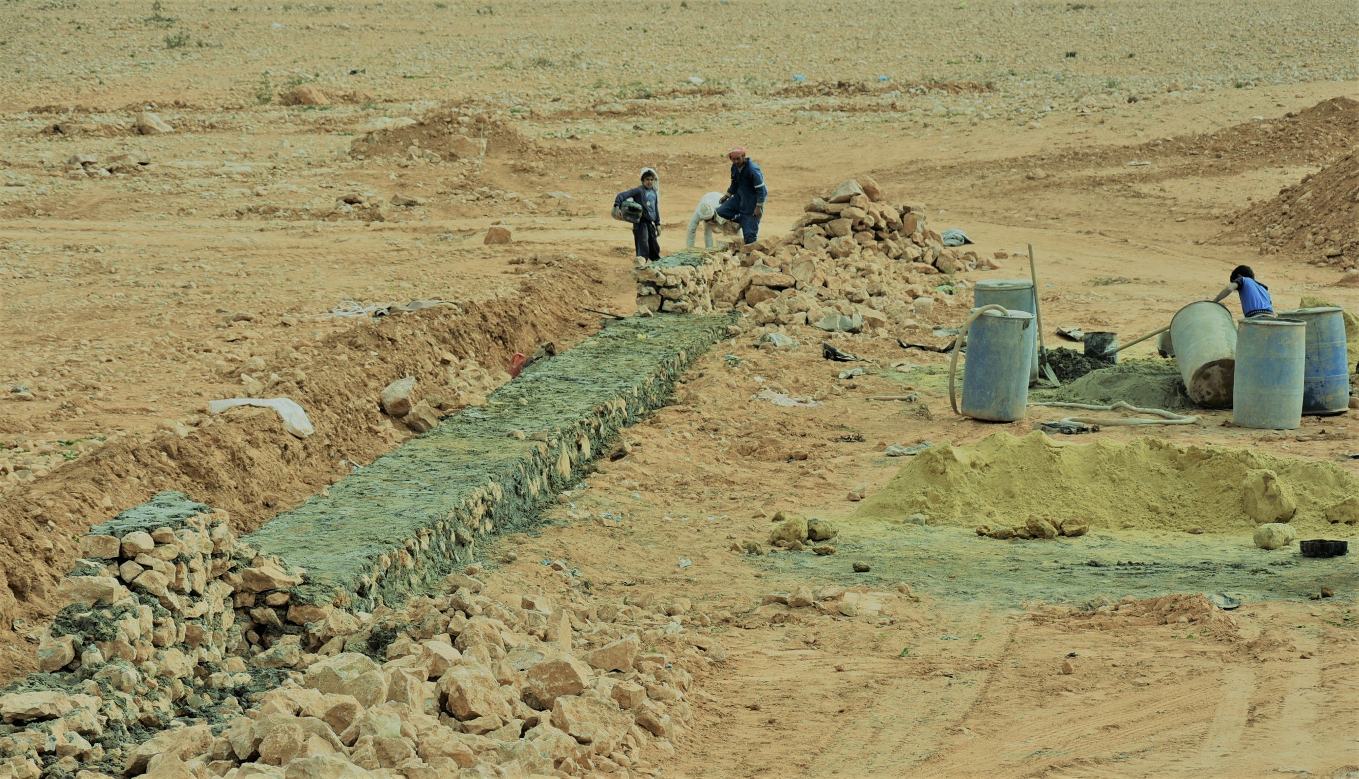 احد مشروعات تنمية وتاهيل الوديان بحصاد الامطار بمطروح