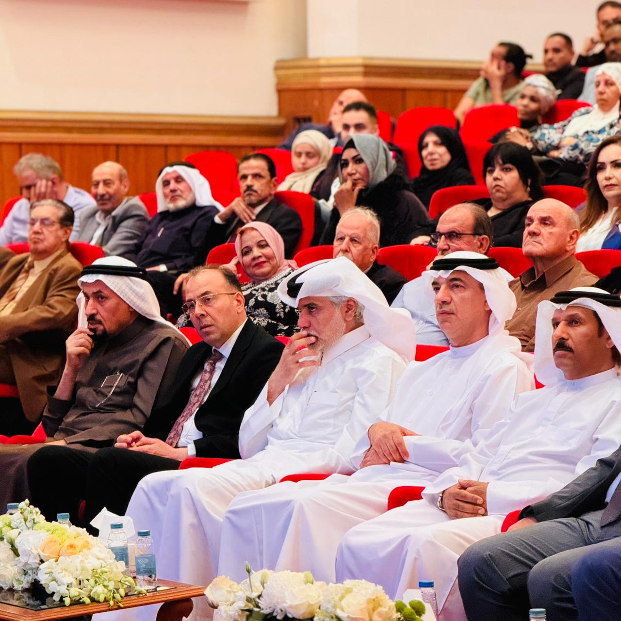 خلال الأمسية الشعرية ضمن مهرجان الشارقة للشعر العربي