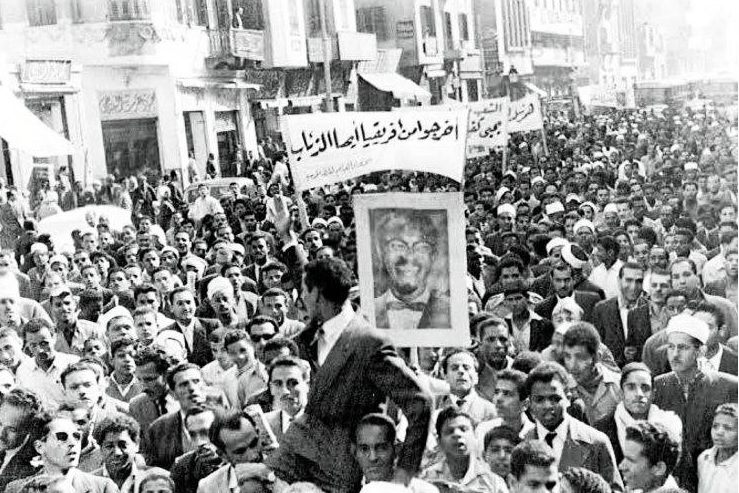 حشود المصريين يرفعون صور لومومبا 