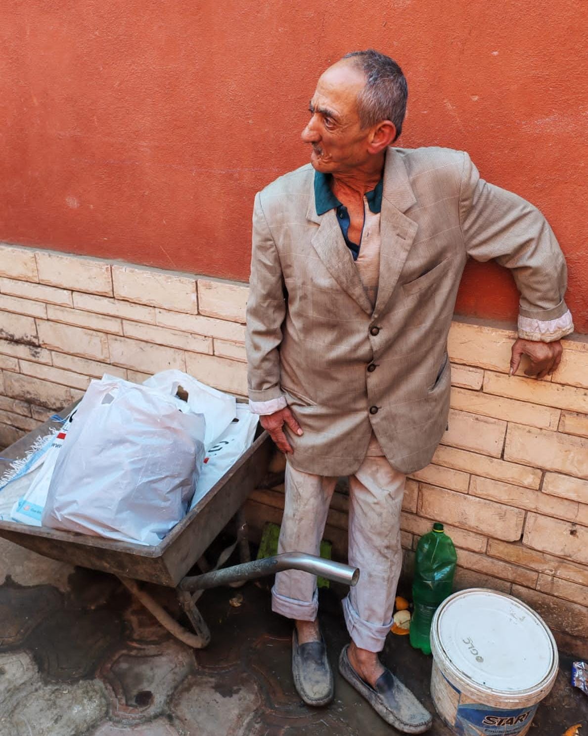 عم سيد - أكبر عتال في سوق الجمعة بمحافظة الإسماعيلية عم سيد - أكبر عتال في سوق الجمعة بمحافظة الإسماعيلية