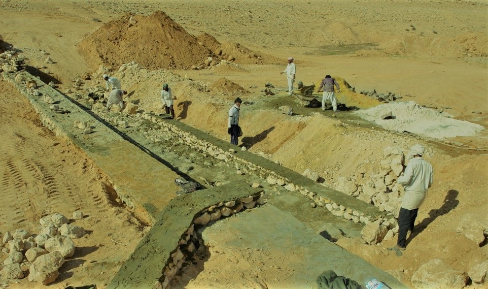 حصاد الأمطار بمطروح من خلال بناء السدود بالوديان