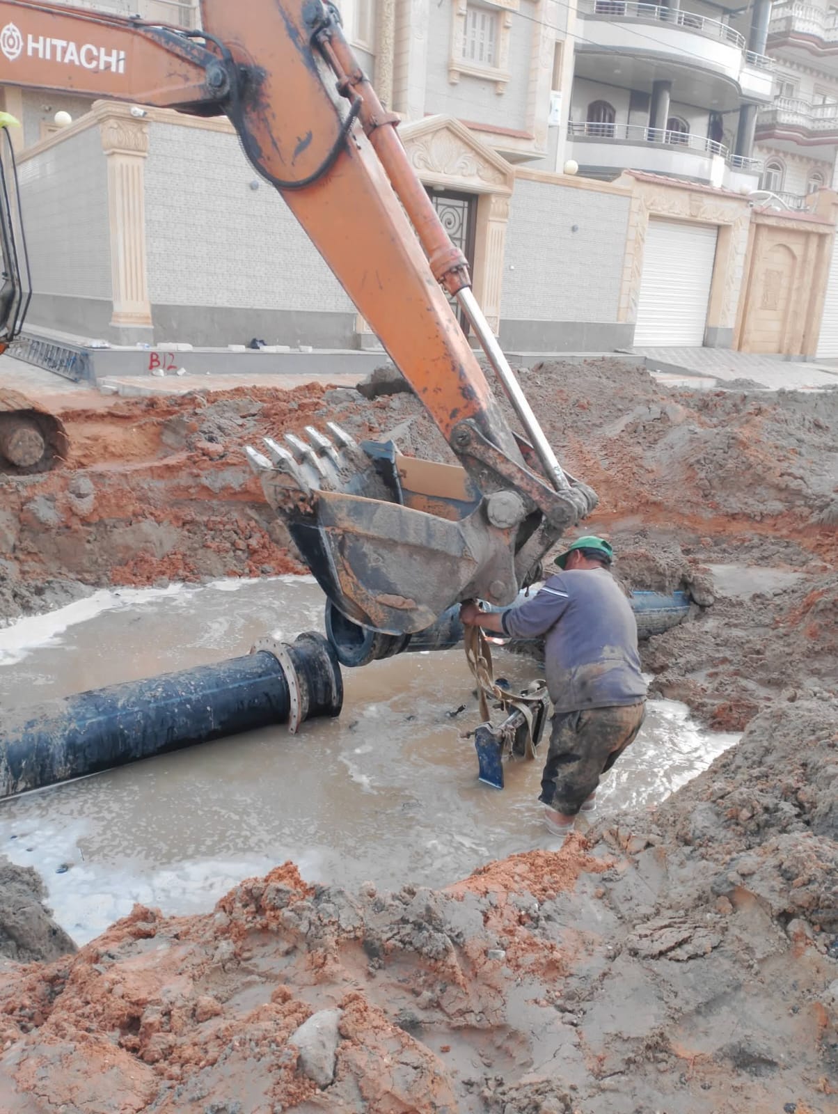 الأعمال الجارية لإصلاح خط الطرد