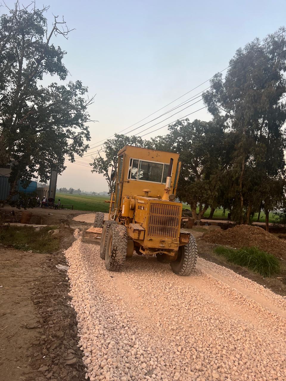 رفع كفاءة وتمهيد الطرق بدمنكة