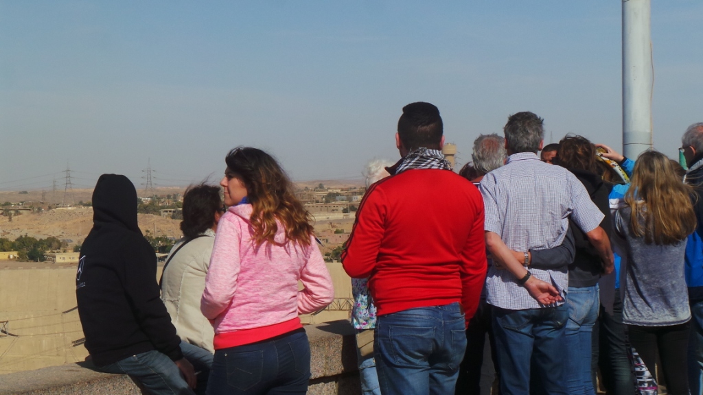 السياح الأجانب بالسد العالى