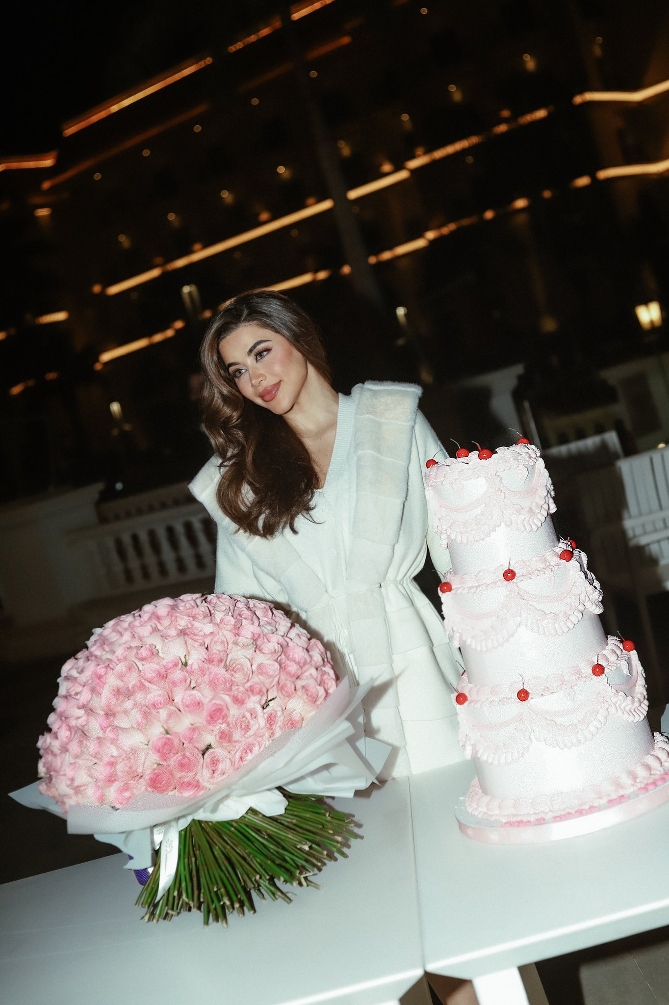 الفنانة يارا السكري