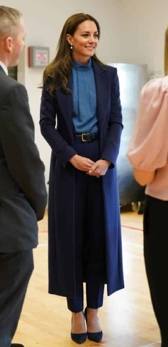 بالطو تصميم مستقيم وطويل