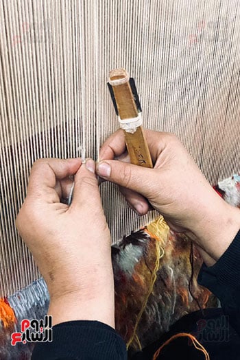 تصنيع السجاد اليدوي على النول