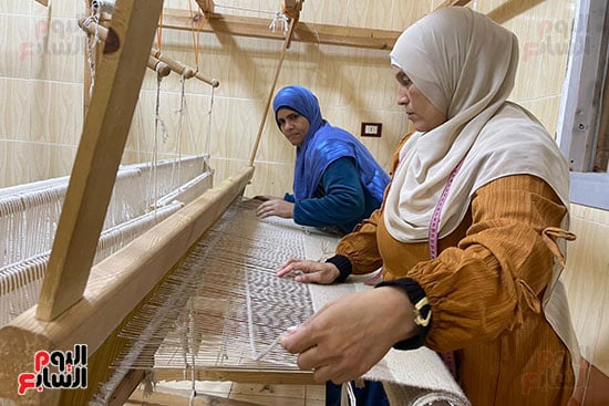 سناء فضل وزميلتها