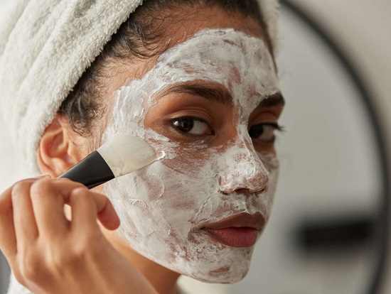 طرق طبيعية لترطيب الوجه