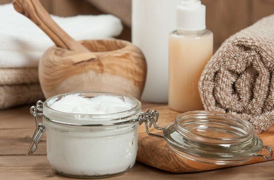 وصفات طبيعية لترطيب البشرة الجافة في الشتاء