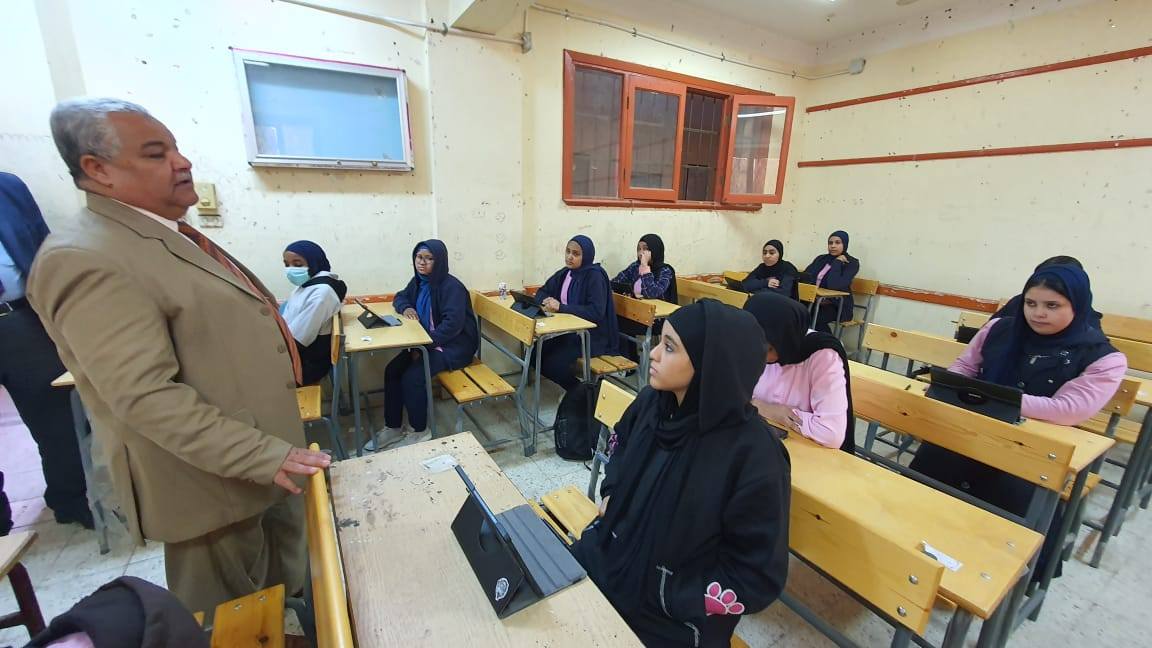 فعاليات أول امتحان لمادة البرمجة والذكاء الاصطناعي للصف الأول الثانوي