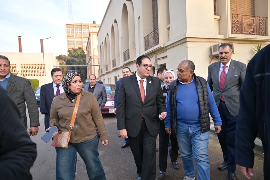 رئيس جامعة القاهرة يتابع الخدمات بالمدينة الجامعية بمنطقة بين السرايات (5)