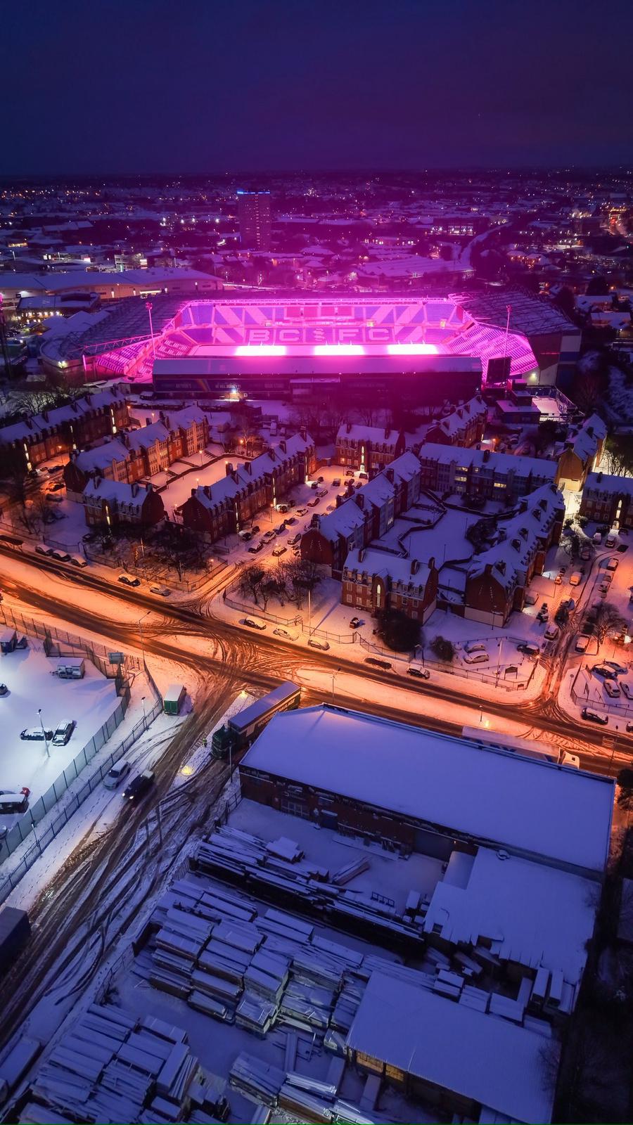 إضاءة الملعب