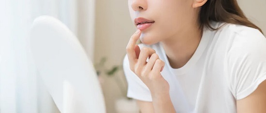 العناية بالشفاه