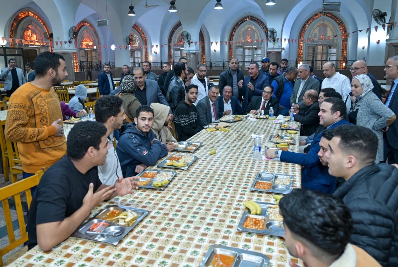 رئيس جامعة القاهرة يتابع الخدمات بالمدينة الجامعية بمنطقة بين السرايات (4)