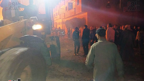 السيطرة على حريق مخزن المواسير البلاستيك (8)