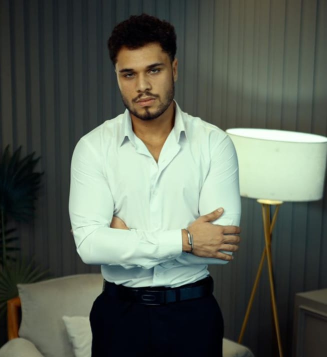 الكاتب والناقد المسرحي مصطفى ياسر