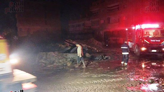 السيطرة على حريق مخزن المواسير البلاستيك (3)