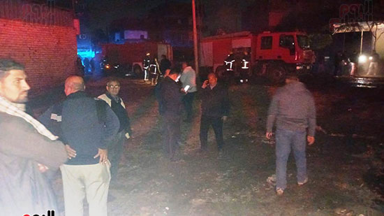 السيطرة على حريق مخزن المواسير البلاستيك (10)