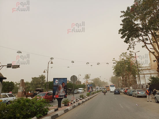 عاصفة-ترابية-مفاجئة-تحجب-الرؤية