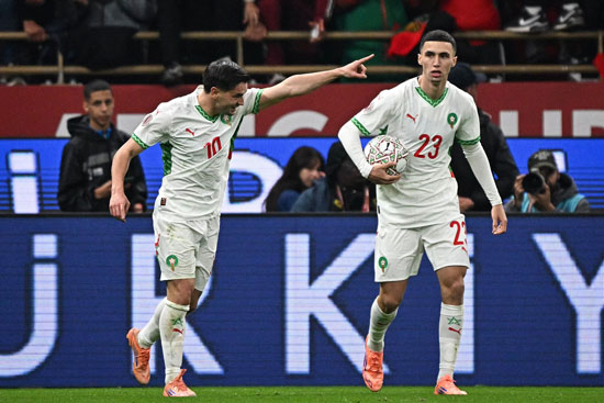 دياز يحتفل بالهدف الأول