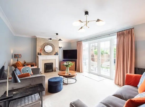 وضع التليفزيون بجوار المرآة