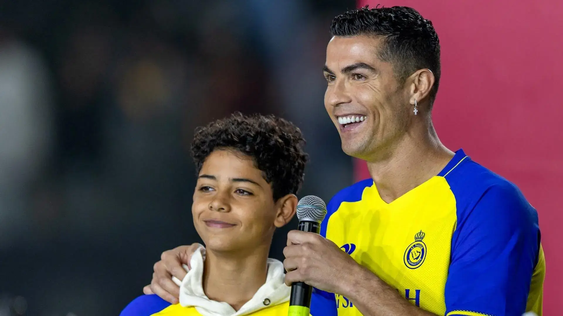 كريستيانو جونيور مع والده في النصر