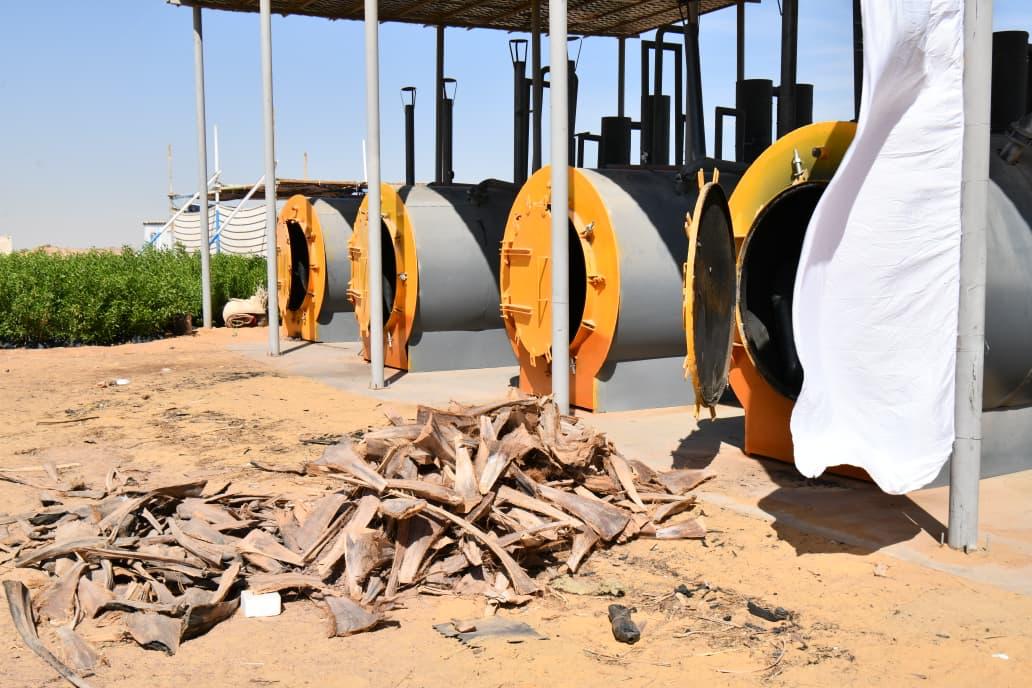 مصنع تدوير المخلفات الزراعية بالخارجة