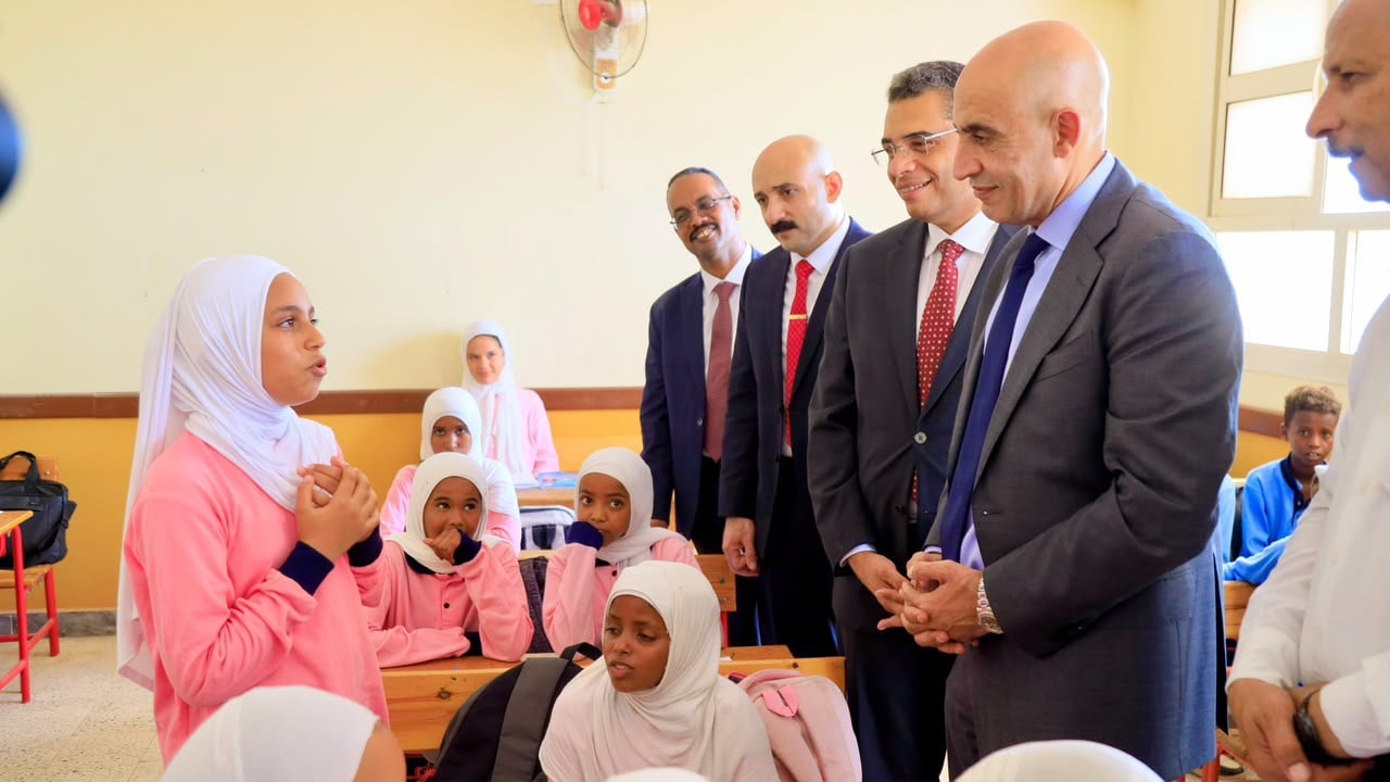 جانب من جولة الوزير جانب من جولة الوزير