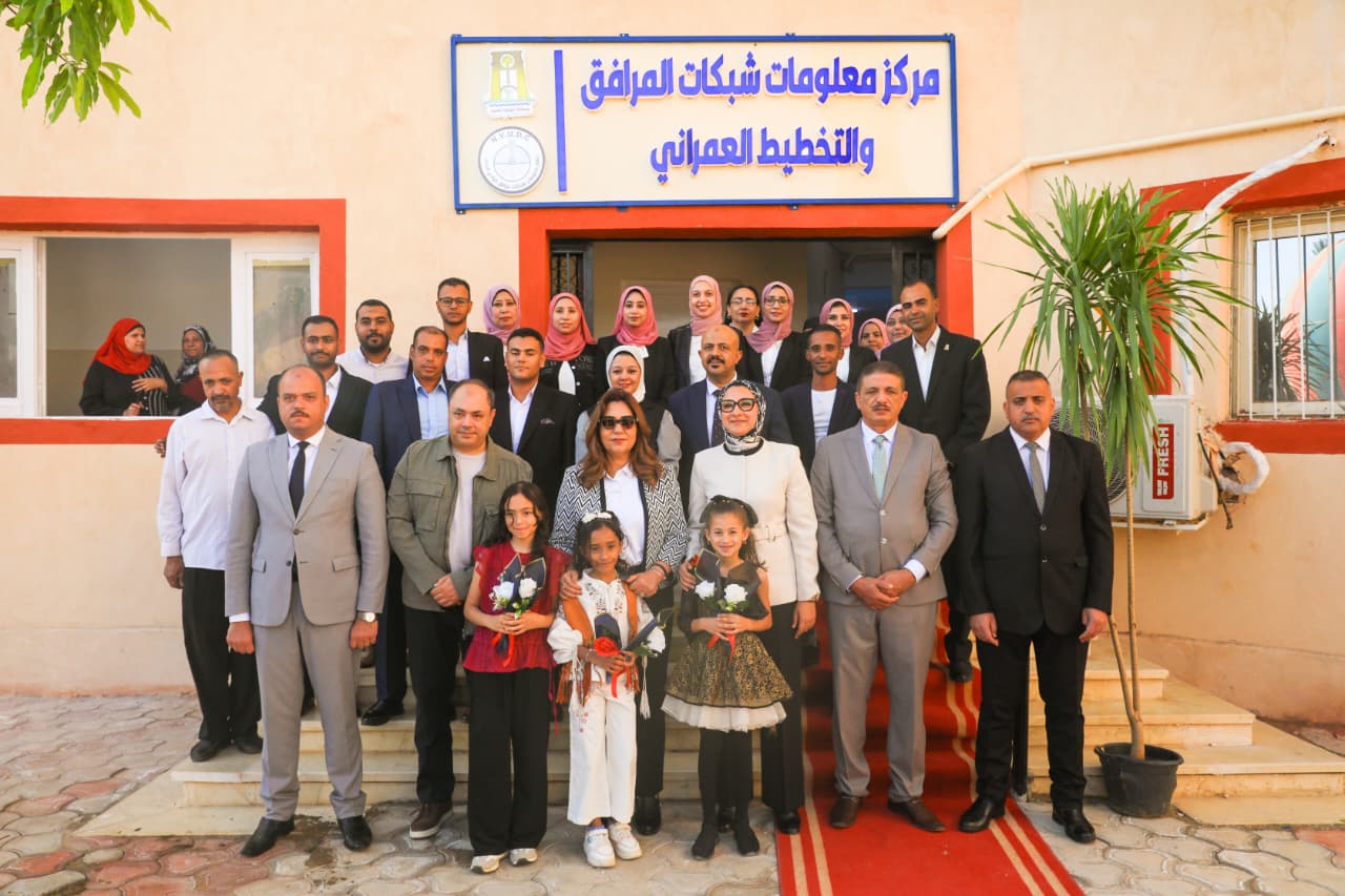وزيرة التنمية المحلية ومحافظ الوادي الجديد تفتتحان مركز معلومات شبكات المرافق بالخارجة