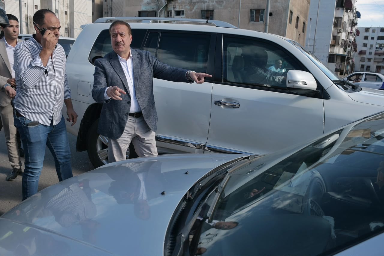 المحافظ يضبط السيارة