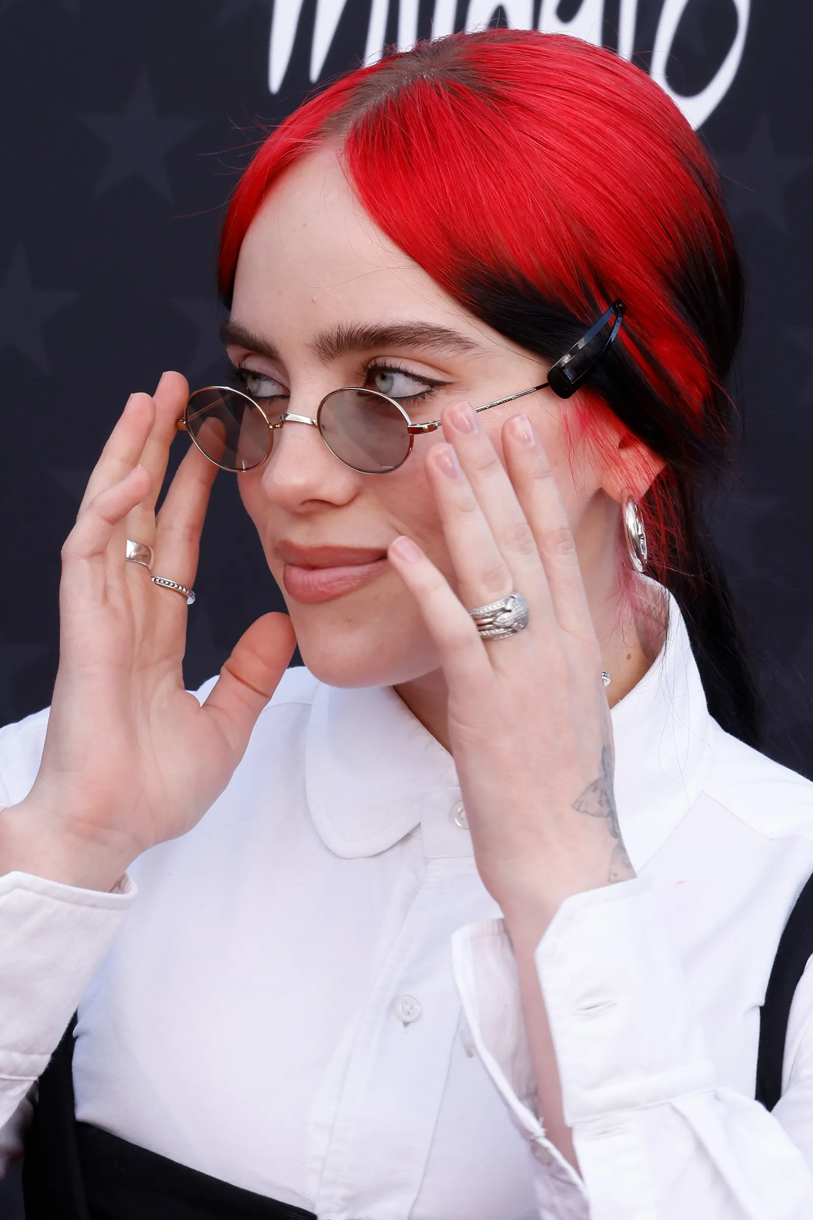 بيلي آيليش (16)