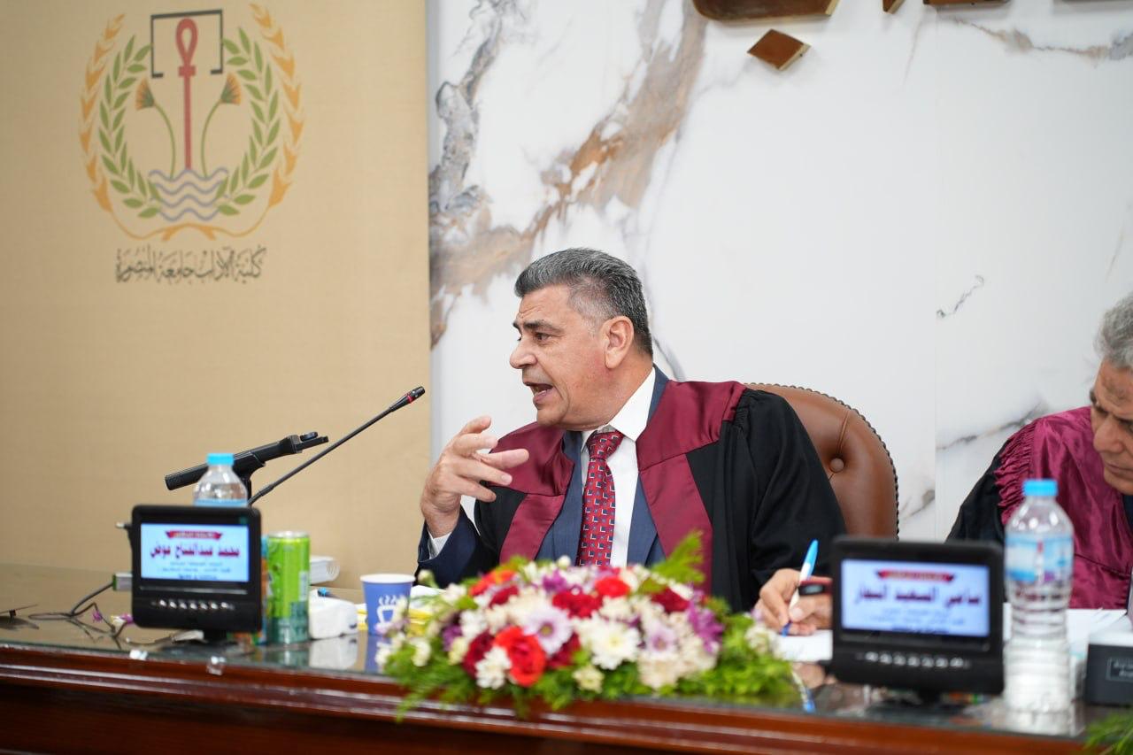 لجنة المناقشة  (3)