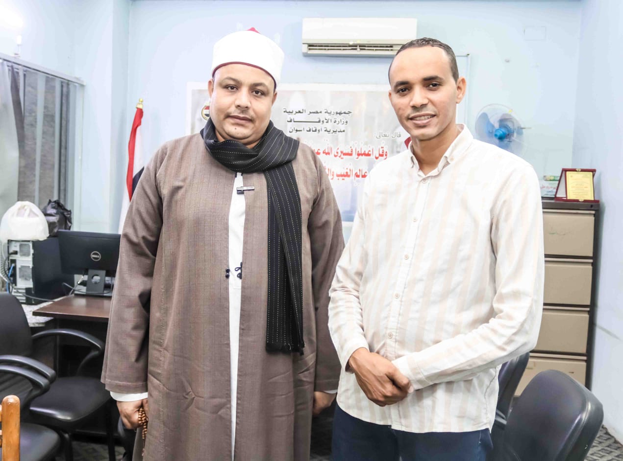 صحفى اليوم السابع مع لجنة المسابقة