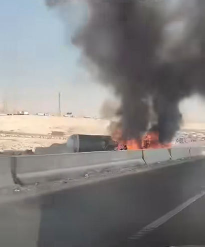 اشتعال حريق بسيارة نقل