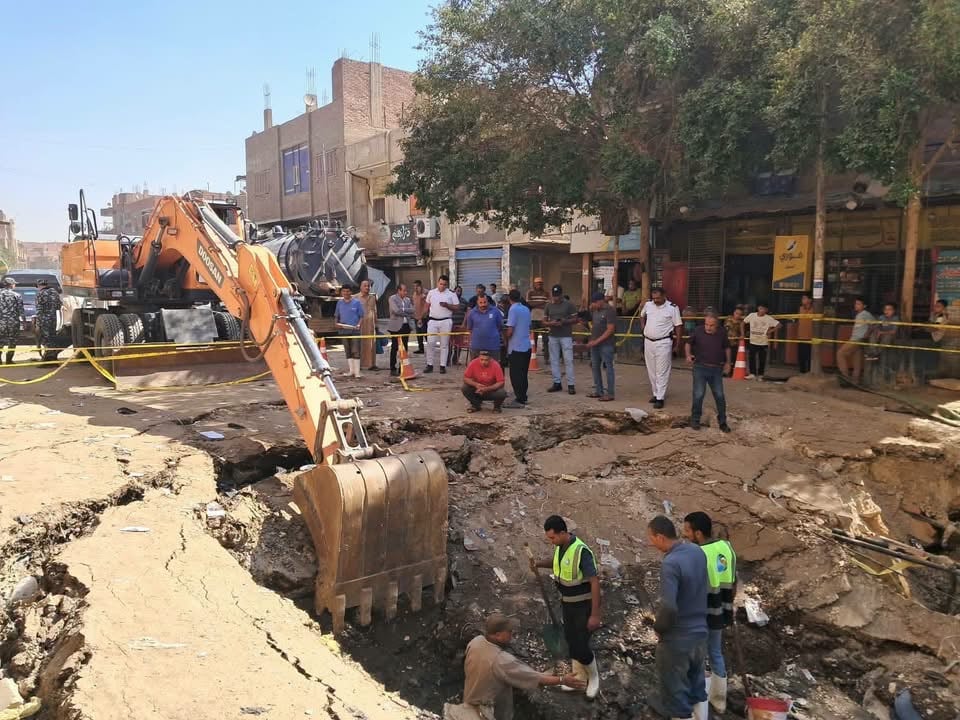 إصلاح هبوط أرضى بشارع على سلامة فى المنوات بأبو النمرس إصلاح هبوط أرضى بشارع على سلامة فى المنوات بأبو النمرس