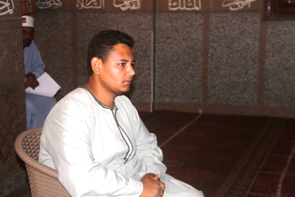 أحد المتسابقين خلال الاختبار