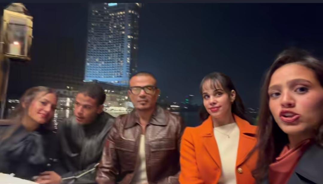 عمرو دياب وعائلته