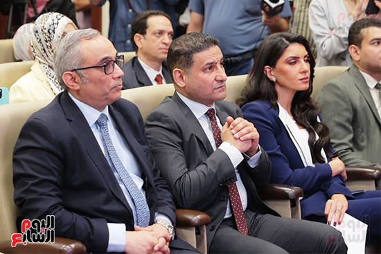 أثناء المؤتمر الصحفي